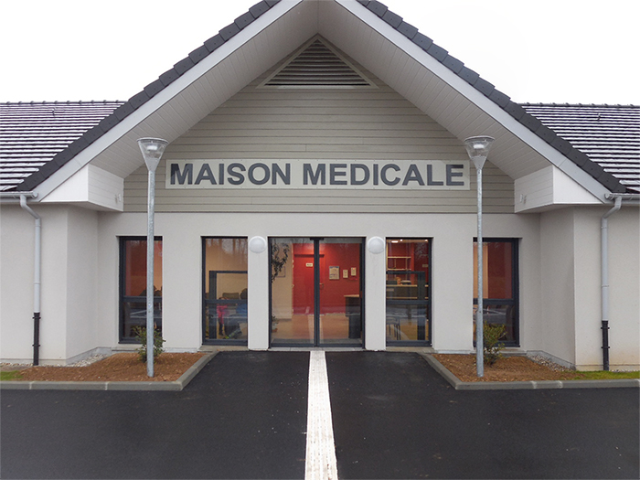 Détail de l'entrée de la maison médicale - Construction d'une maison médicale de huits cabinets de médecins