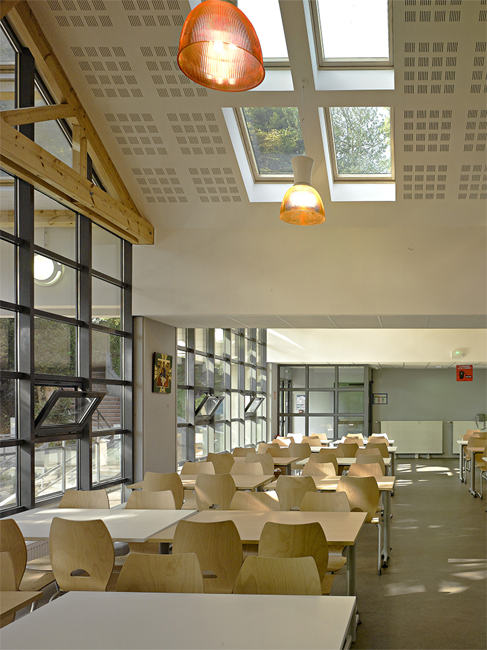 Vue intérieure du restaurant scolaire - Restaurant scolaire du collège des Ormeaux