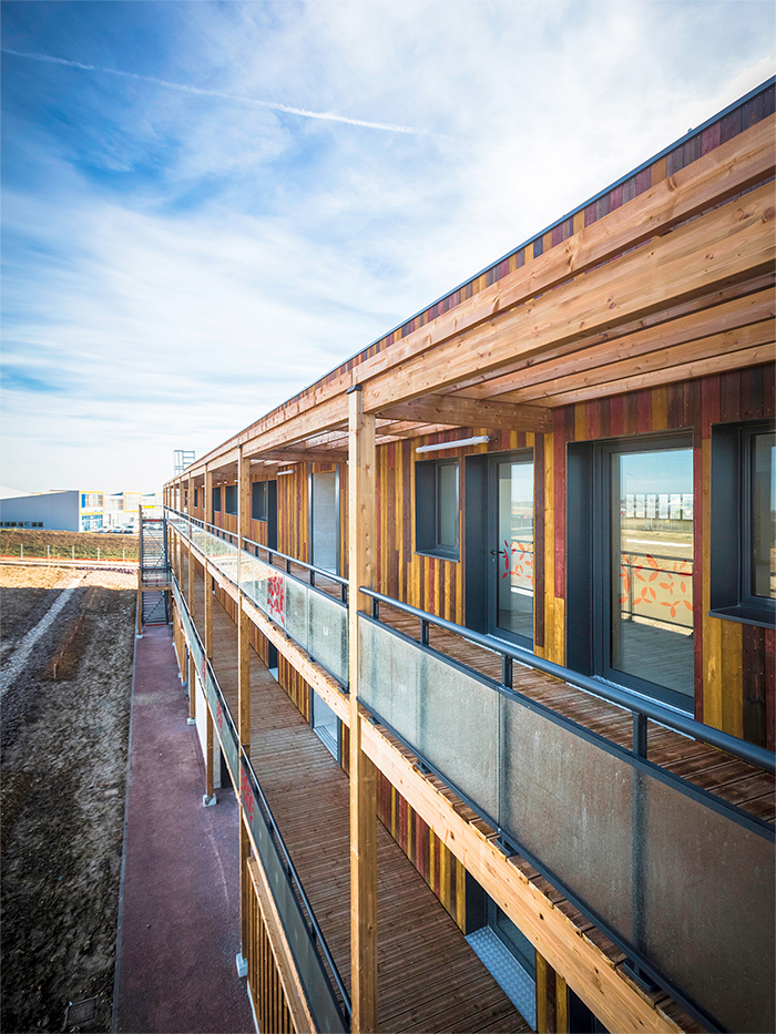 Vue depuis les coursives - Bureaux Joliot-Curie, biosourcés & modulaires