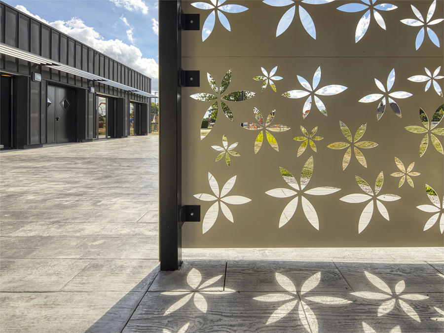 Détail et jeux d'ombre - Maison des associations, Bâtiment à énergie positive