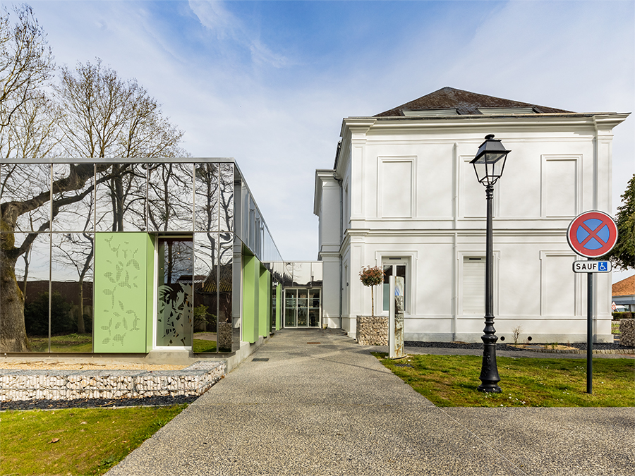 Vue sur l'entrée de la mairie - Extension et restructuration de la mairie