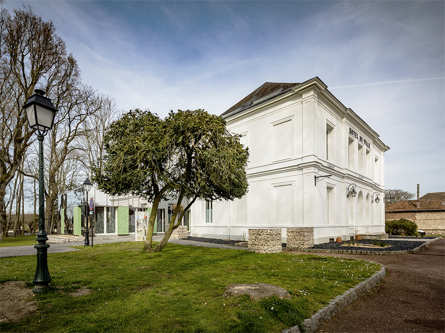 Vue de la mairie réhabilitée - Extension et restructuration de la mairie