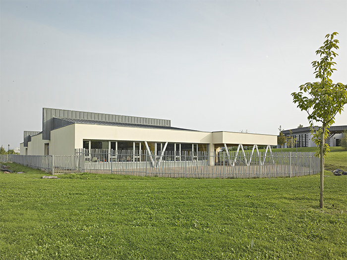 Vue générale sur la cour - Groupe scolaire Max-Pol Fouchet