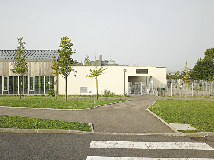 Vue sur l'entrée du groupe scolaire - Groupe scolaire Max-Pol Fouchet