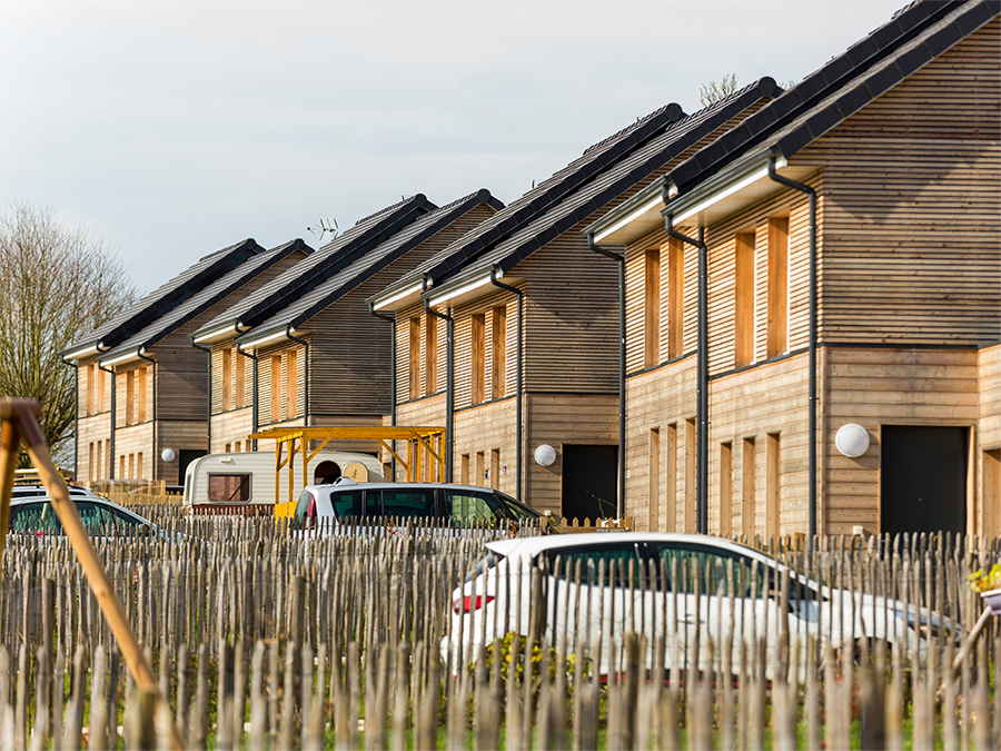 Vue des logements depuis la rue - 18 logements individuels & collectifs