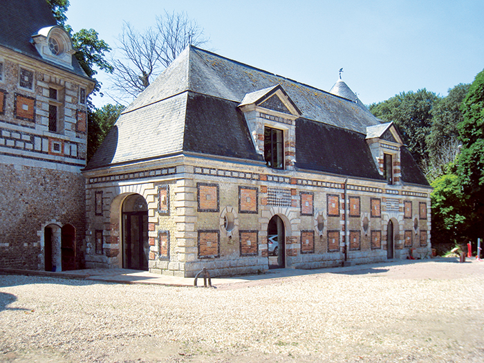 Vue depuis la cours - Réhabilitation & reconversion d'un château historique